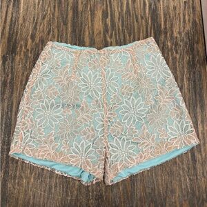Main Strip Lace Shorts Large Beige Floral Overlay Mint Lined High Waisted